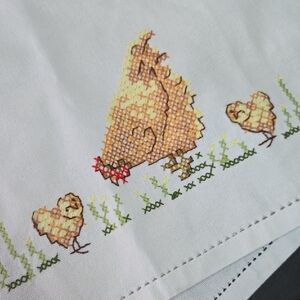 Handmade Cross-Stitch Chicken & Chicks Linen 13.5" x 33" Table Runner
